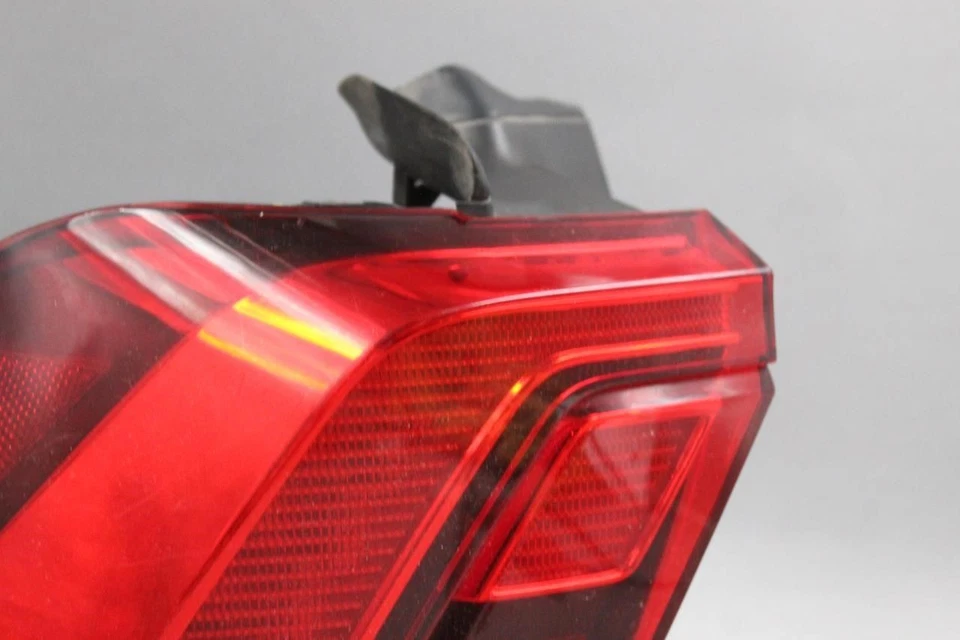 Luz trasera izquierda montada en cuarto para VOLKSWAGEN TIGUAN 2018-23 OEM #37662 Foto 4 de 4