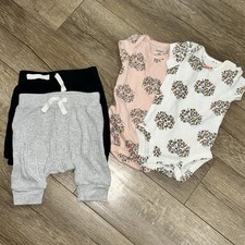 Carters  Gerber Baby Girls Newborn Bodysuits  Pants 4Pc Lot Short Sleeve