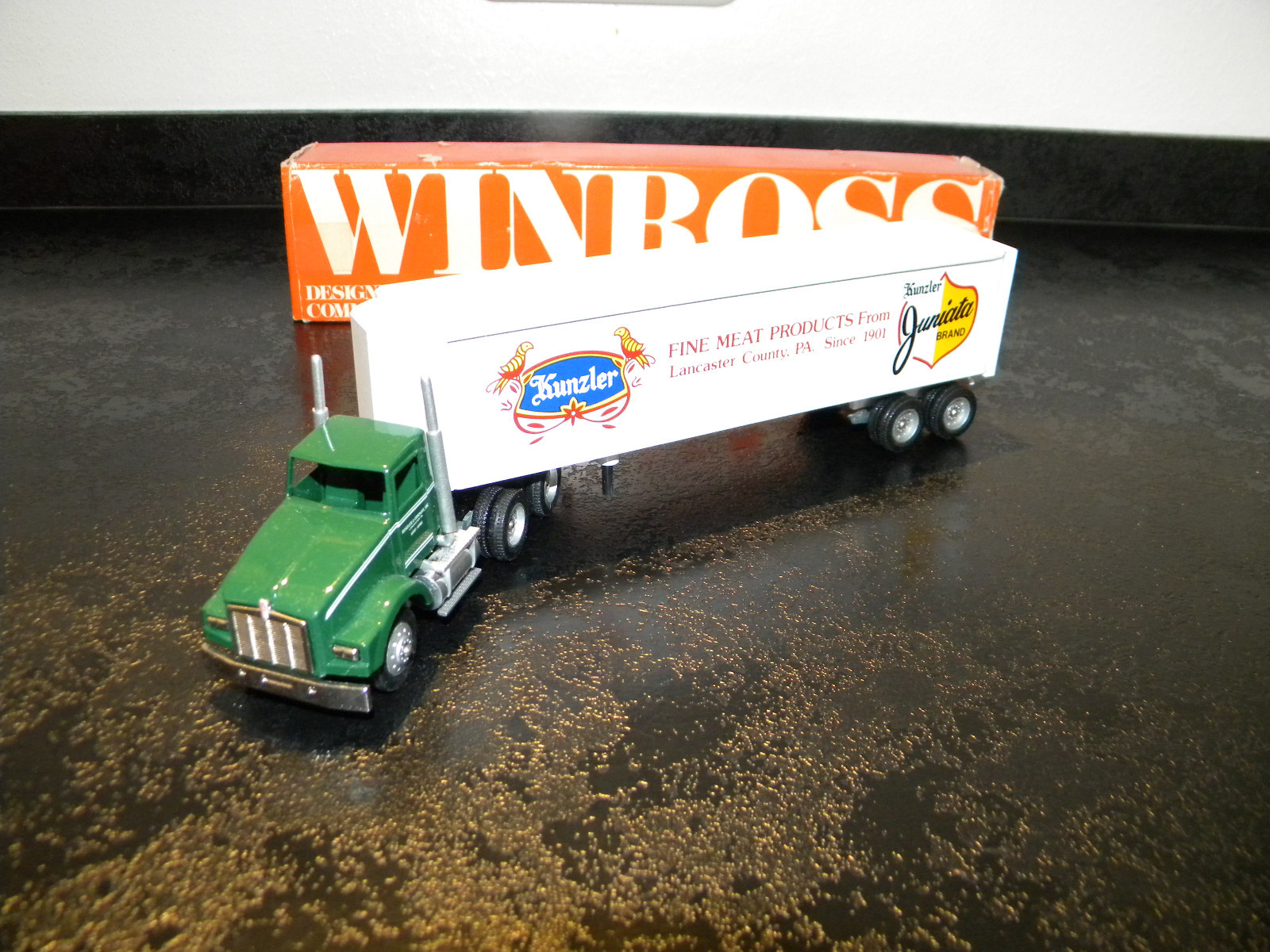 WINROSS TRUCK LKW MIT TRAILER OVP 1/64 MADE IN USA