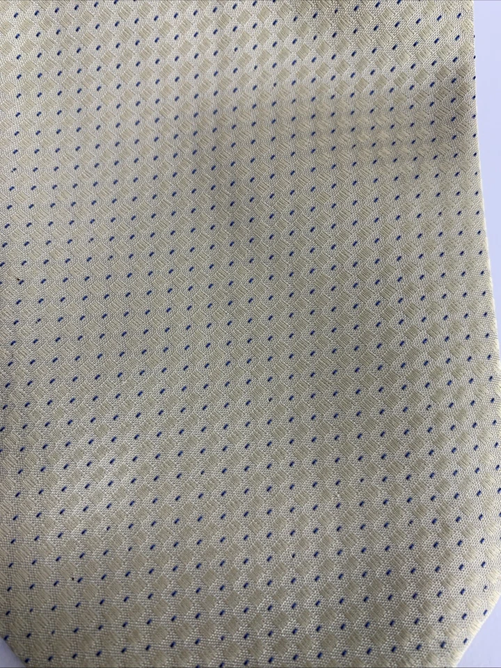 Corbata de poliéster Beverly Hills Polo Club amarillo con puntos azules Foto 2 de 3