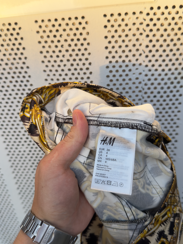 Pantalones icónicos de cadena dorada para mujer Moschino H&M talla 36 EE. UU. 4 - Imagen 10 de 11