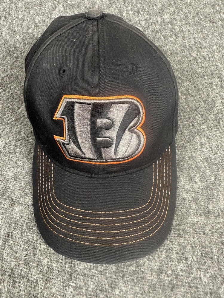 Cincinnati Bengals Hat NFL Team Apparel Fitted Cap Hat Rare Black Logo W/Orange