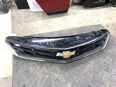 Used Upper Grille fits: 2017 Chevrolet Cruze VIN B 4th digit New Style upper w/R