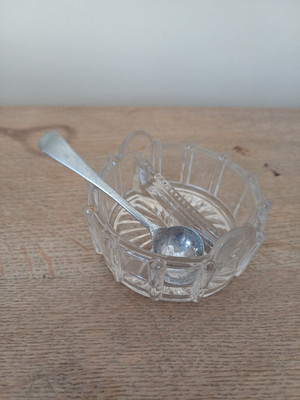 Gewürzschale - kleine Glasschale in Fassform mit Glasteiler und Löffel