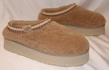 UGG WOMEN'S TAZZ CURLY SHEARLING SLIP ON SLIPPERS SAND NIB SZ 8