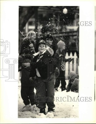 #ad 1992 Press Photo John Fos of Metairie tosses snowball in Snowland noc64945 $24.99