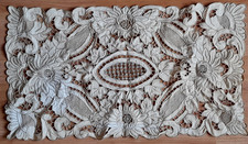 ancien napperon brodé ajouré XIXe siècle en lin