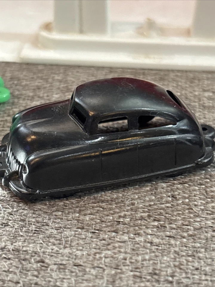 Ideal Toy Company Vintage Plastic Gas Station Auto Laundry Broken 3 Vehicles - Image 2 of 4