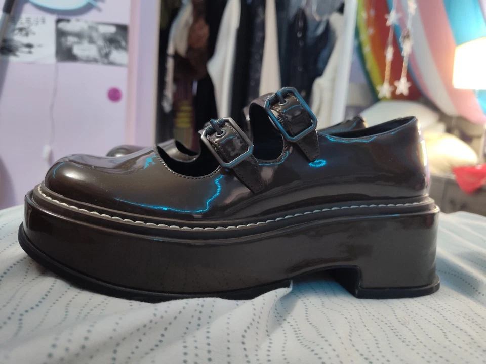 Mary Jane para mujer Charles & Keith, talla US6, dedo pequeño, marrón. Foto 2 de 4