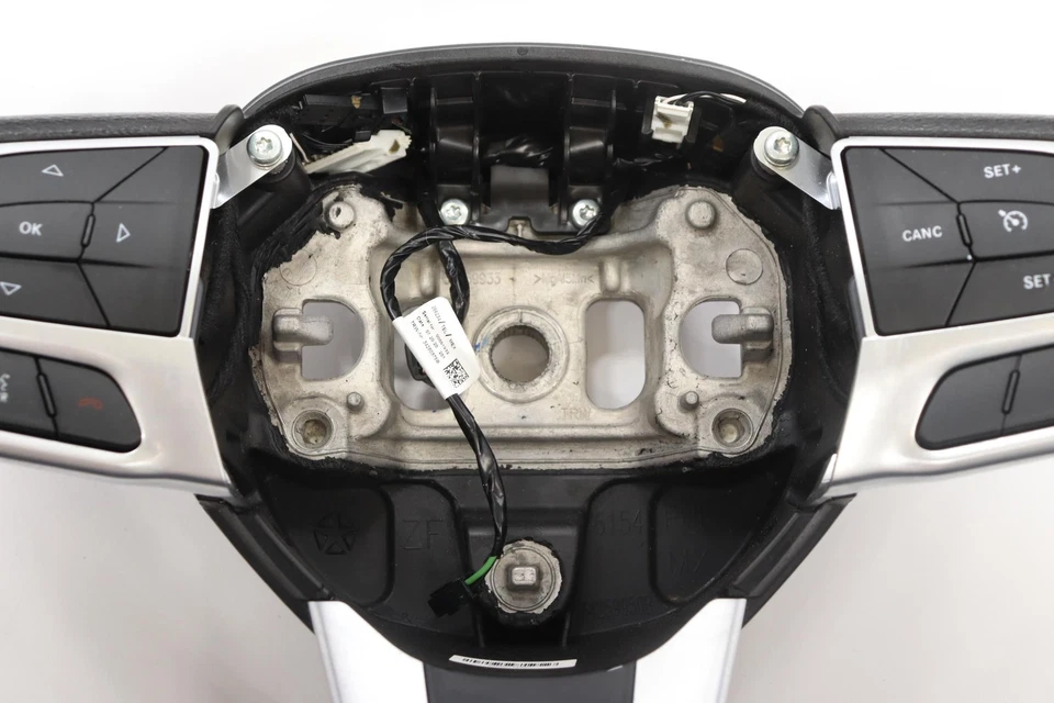 2020 - 2022 CHRYSLER VOYAGER STEERING WHEEL W/ SWITCH BUTTON OEM - Image 4 of 4