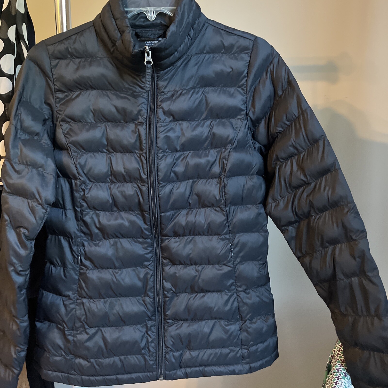 Amazon Essentials Black Packable Puffer Jacket Si… - image 1