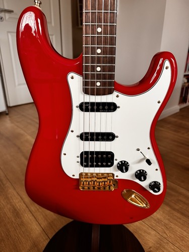 Fender Stratocaster HSS mit Gold-Hardware in Fiesta Red - Imagen 3 de 10