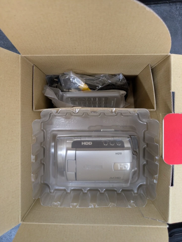 Canon VIXIA HG10 (40 GB) Hard Drive Camcorder New Opened Box w/ Case Nice - Image 2 of 4