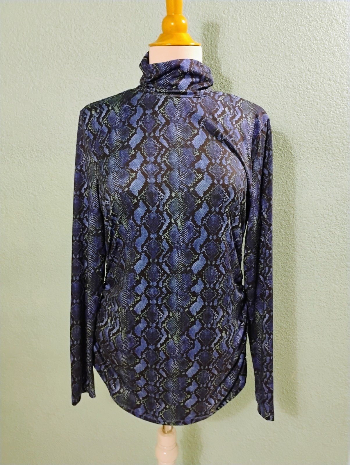 Boston Proper Sz L Blue Snake Print Long Sleeve Stretch Top