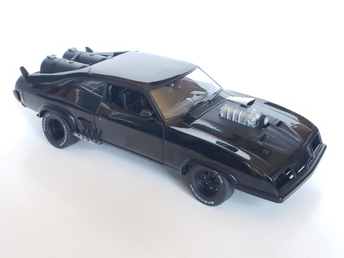 AUTO art　MADMAX2　インターセプター　1/18 AUTOart Mad Max 2 Diecast Car The Road Warrior Interceptor 1