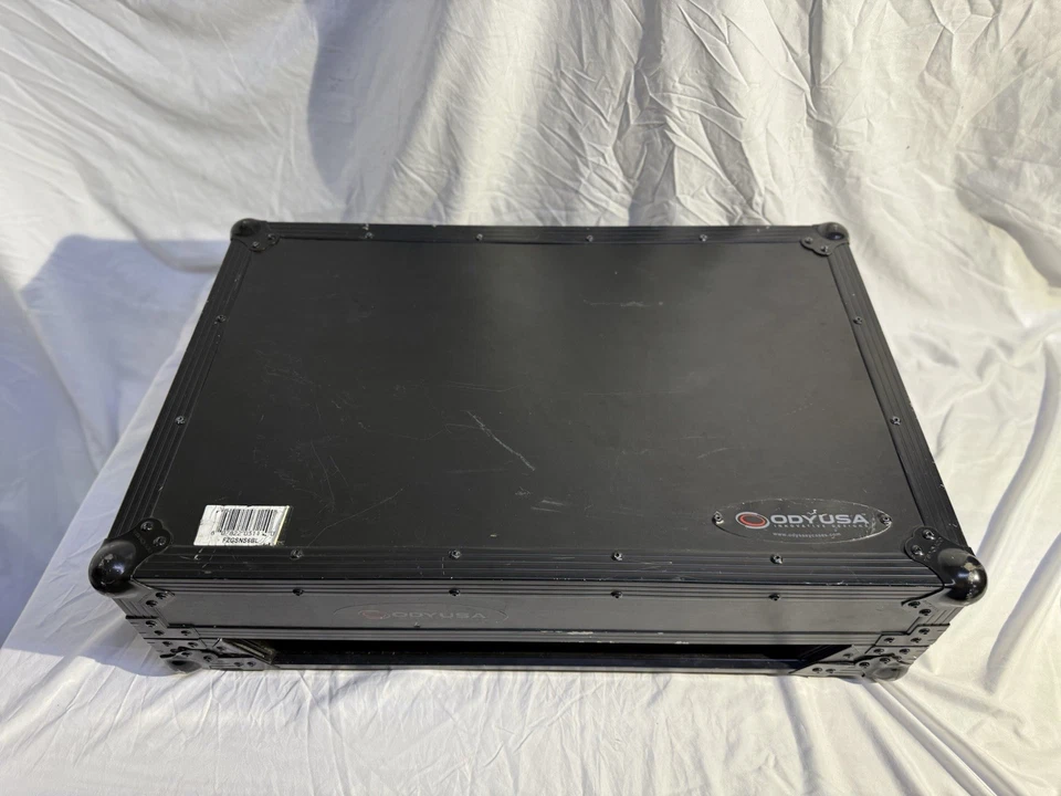 Numark NS6 4 Channel DJ Controller With Odyssey Black Label Glide Style Case - Image 4 of 4