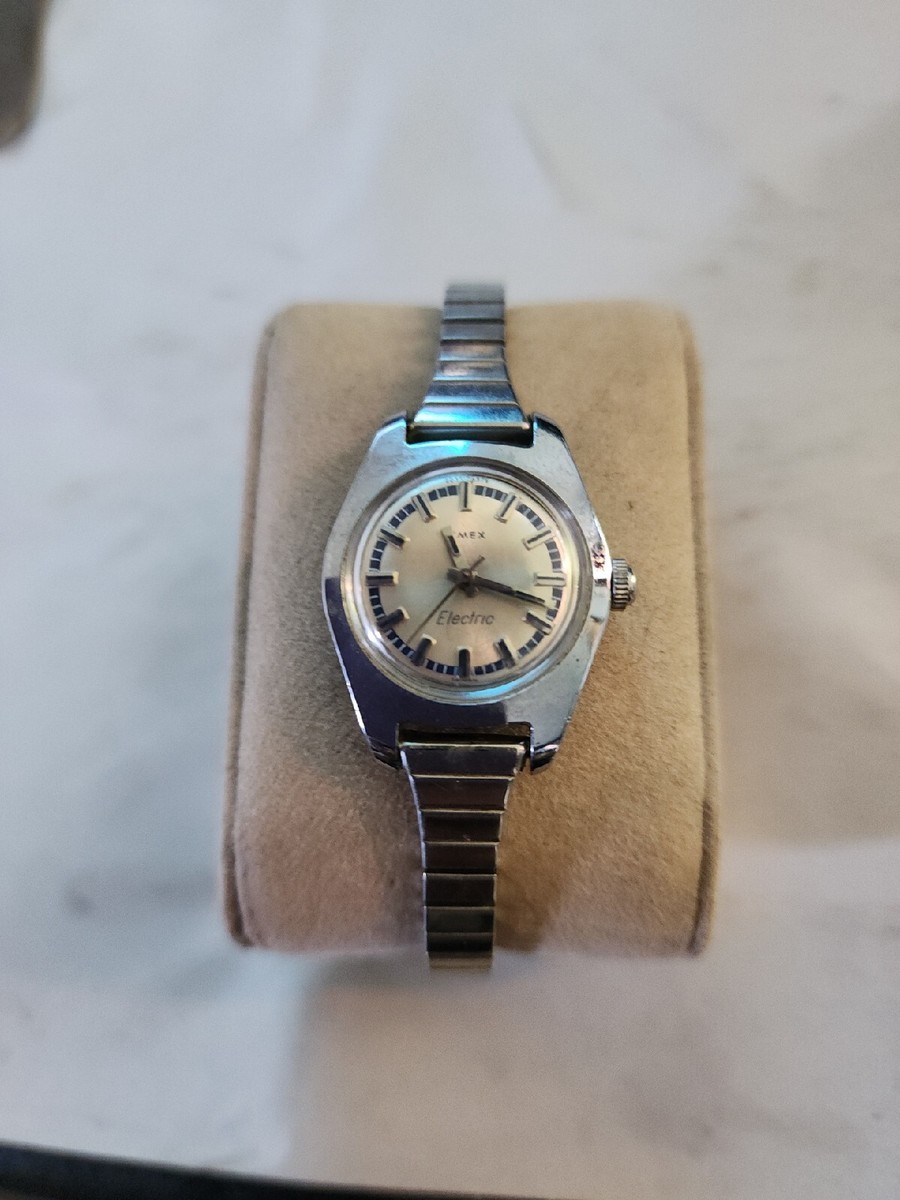 Vintage Timex Women\'s 27mm Silver Tone Blue Dial Digital Watch NEW BATTERY Vintage Timex Watch Women Silver 27mm Case Black Nylon Band  main image 4