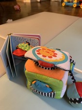 infantino big top discovery cube