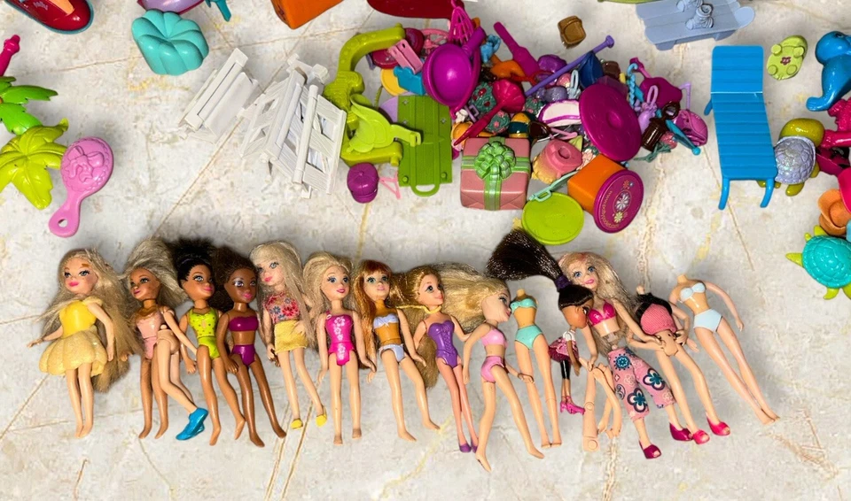 Polly Pocket 3.5" Lot of 90+ Dolls, Clothes, Dresses, Accessory Magiclip - Image 3 of 4