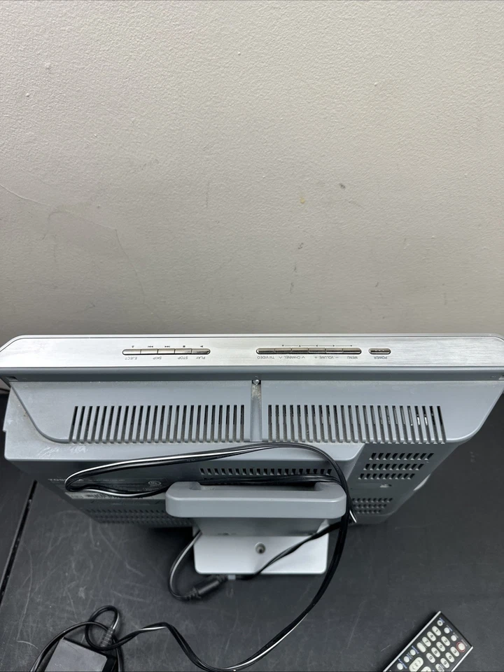 Toshiba TV DVD Gaming Combo Model  17HLV85 17in Widescreen Portable Japan Remote - Image 4 of 4