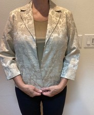Chico s Size 1 size 6 Tan Leaf Print Jacket