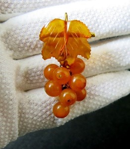 Authentic Vintage Natural Baltic Amber Grapes Brooch USSR Gold Plated Pin