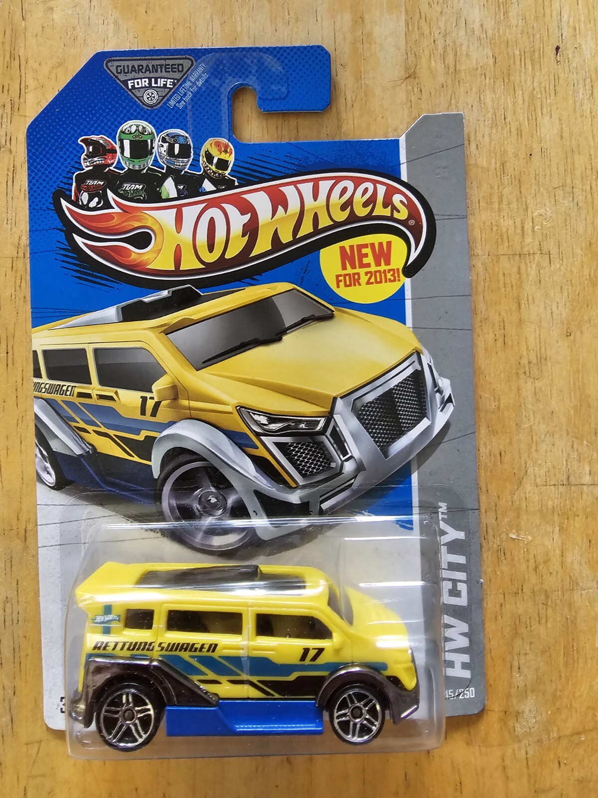 YELLOW 2013 Hot Wheels SPEEDBOX #15 - HW CITY