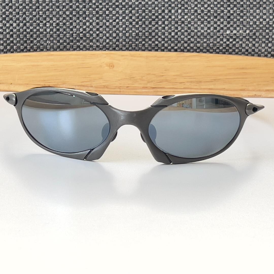 Oakley ROMEO X-METAL Sunglasses Lens color:Gray Silver