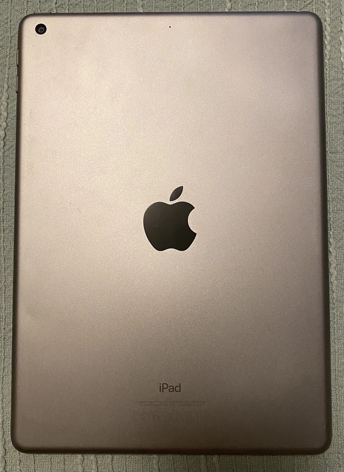 Apple iPad (5th generation) · 128GB · Wi-Fi, foto 4 di 5