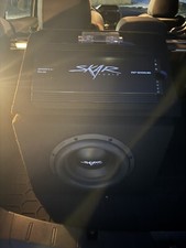 Skar Audio SVR-10 D2 10" subwoofer. Comes with box and 1200 watt amplifier