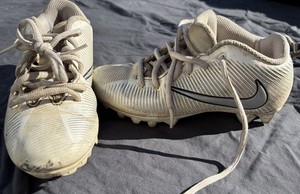 Nike JR Alpha Huarache Pro Mid Lacrosse Cleats, White, Size 2Y (Youth)