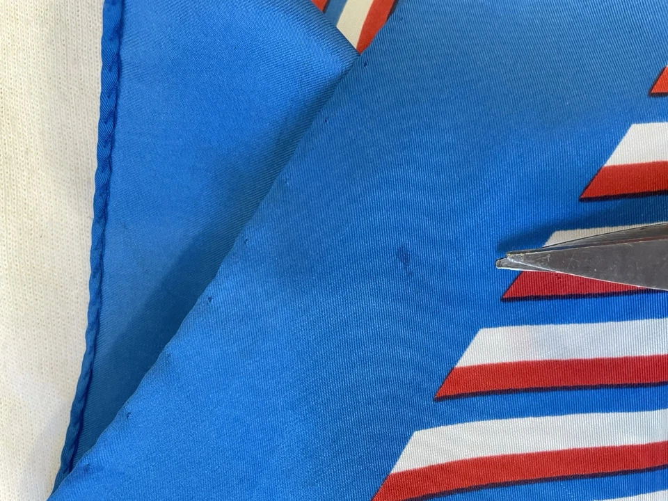 Bufanda de seda a rayas vintage azul rojo blanco patrón geométrico enrollada a mano #A123 Foto 2 de 4