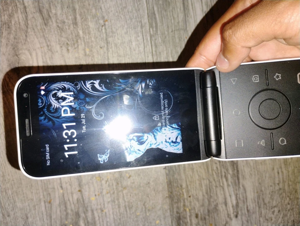 Alt MIVE 32GB AT-M120 Unlocked LTE/3G Smart Folder White - Image 3 of 4