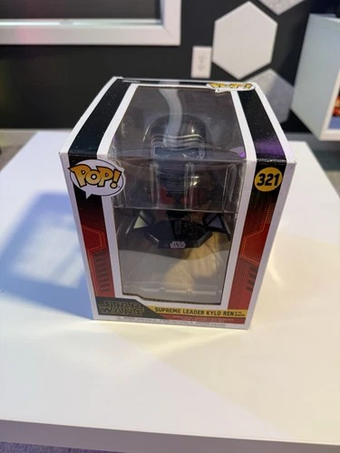 Funko Pop! Vinyl: Star Wars - Supreme Leader Kylo Ren #321