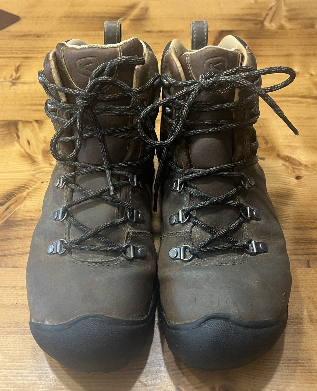 Pyrenees Waterproof Hiking Boot  Womens Size 9.5 Brown