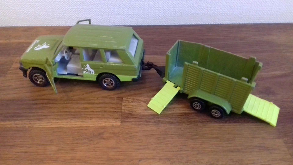 Majorette lot Range Rover remorque "Horse Farm" et  Police 1/36 genre Matchbox - Photo 3/4