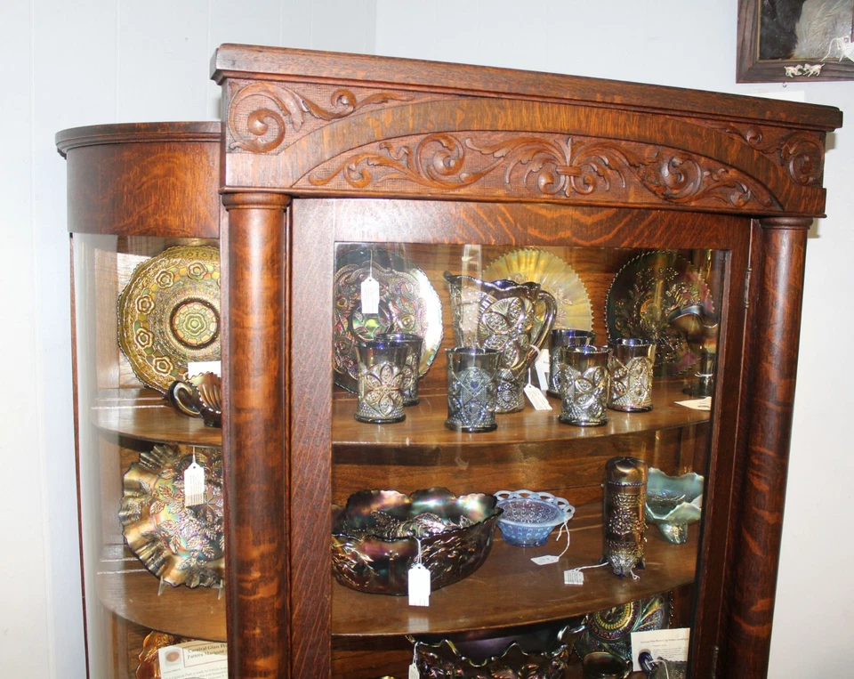 Antiguo gabinete de porcelana o curiosidades de roble - cabezas de león y patas de garra Foto 2 de 4