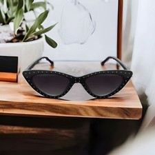 Cateye Sonnenbrille Festivalbrille schmal Katzenaugen Brille Nieten weiß schwarz