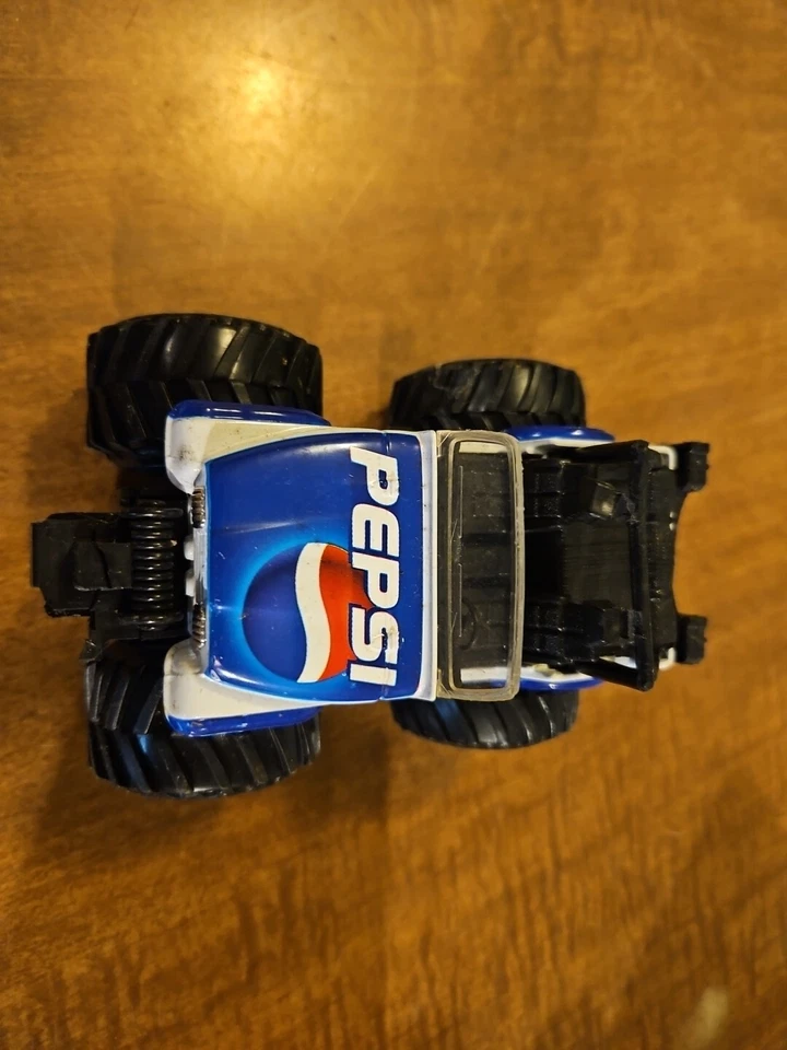 Maisto CJ-7 吉普拉回 4X4 怪物卡车红色白色和蓝色 — 第 2/4 张图片