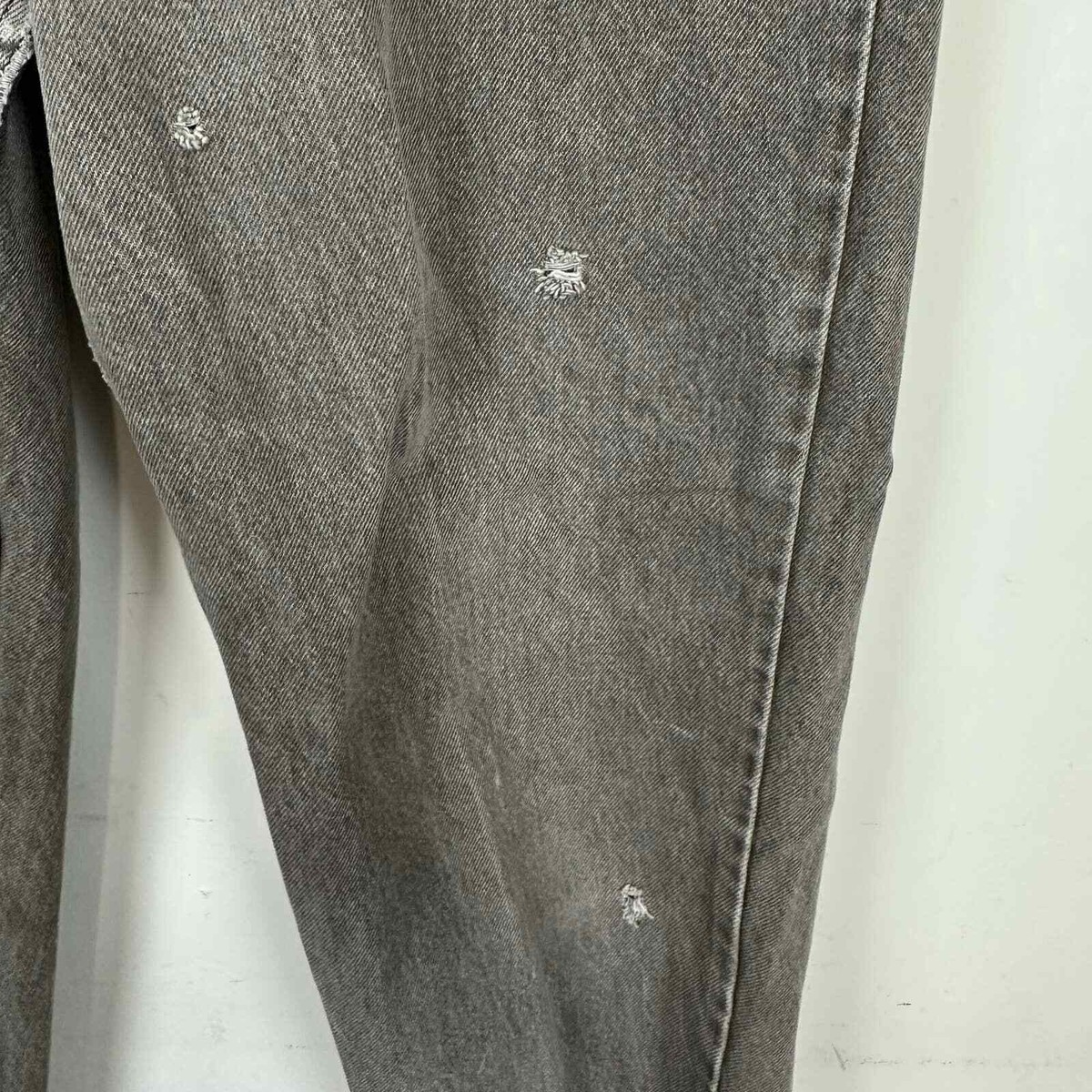 Levi's 560 グレー デニム　Used Levi's VTG USA 560 Frayed Distressed Clay Sandy Grey Jeans
