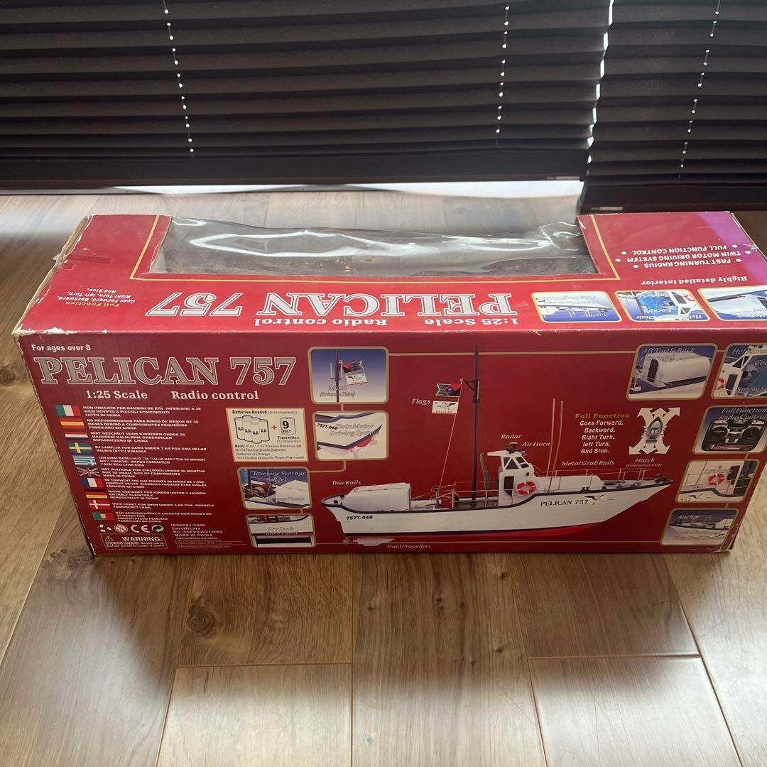 PELACAN 757 1:25スケール ラジオコントロールボート PELACAN 757 1:25 Scale Radio Controlled Boat Equipped With