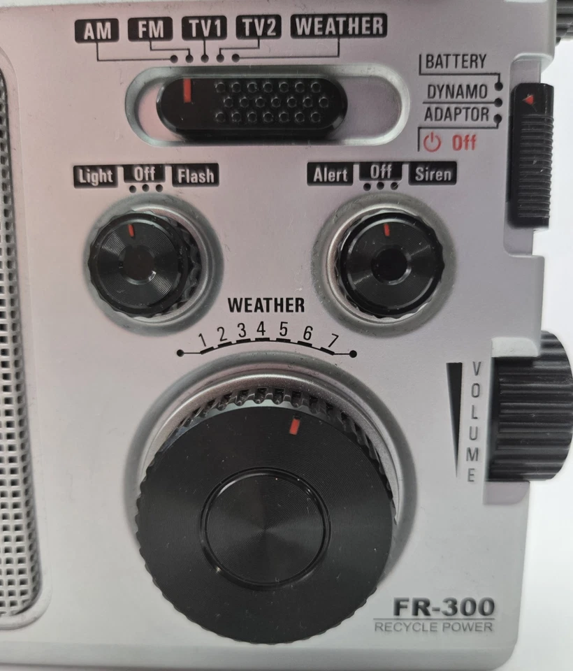 Vintage Eton FR300 Hand Crank AM/FM/Weather Emergency Radio Tested Working - Image 4 of 4