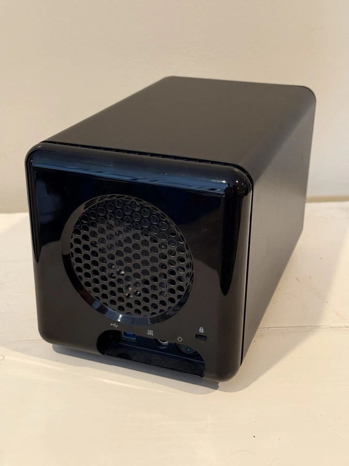 Drobo (3rd Gen) with 4 bays and USB 3.0 (DDR3-A; 922-00001-001) - Image 3 of 4