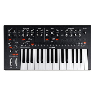 Keyboard Synthesizer 32 Keys 64 Step Sequencer 256 Presets MOOG Messenger Analog