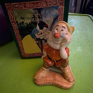 Royal Doulton Disney Sleepy Snow White and the Seven Dwarfs Figurine Ornament
