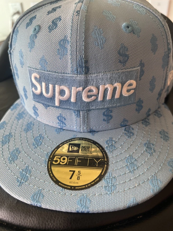 Logotipo de caja monograma Supreme Fitted 7 5/8 Foto 2 de 4