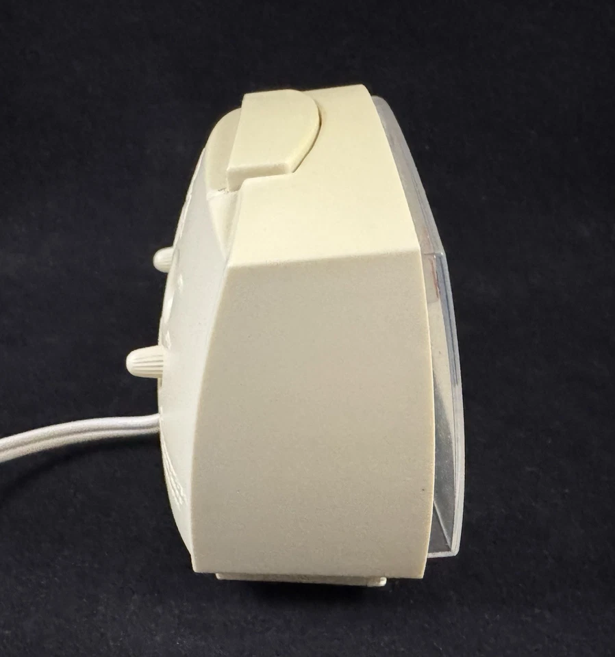 Vintage Equity 33100 Illuminated Face Electric Quartz Alarm Clock - Image 4 of 4