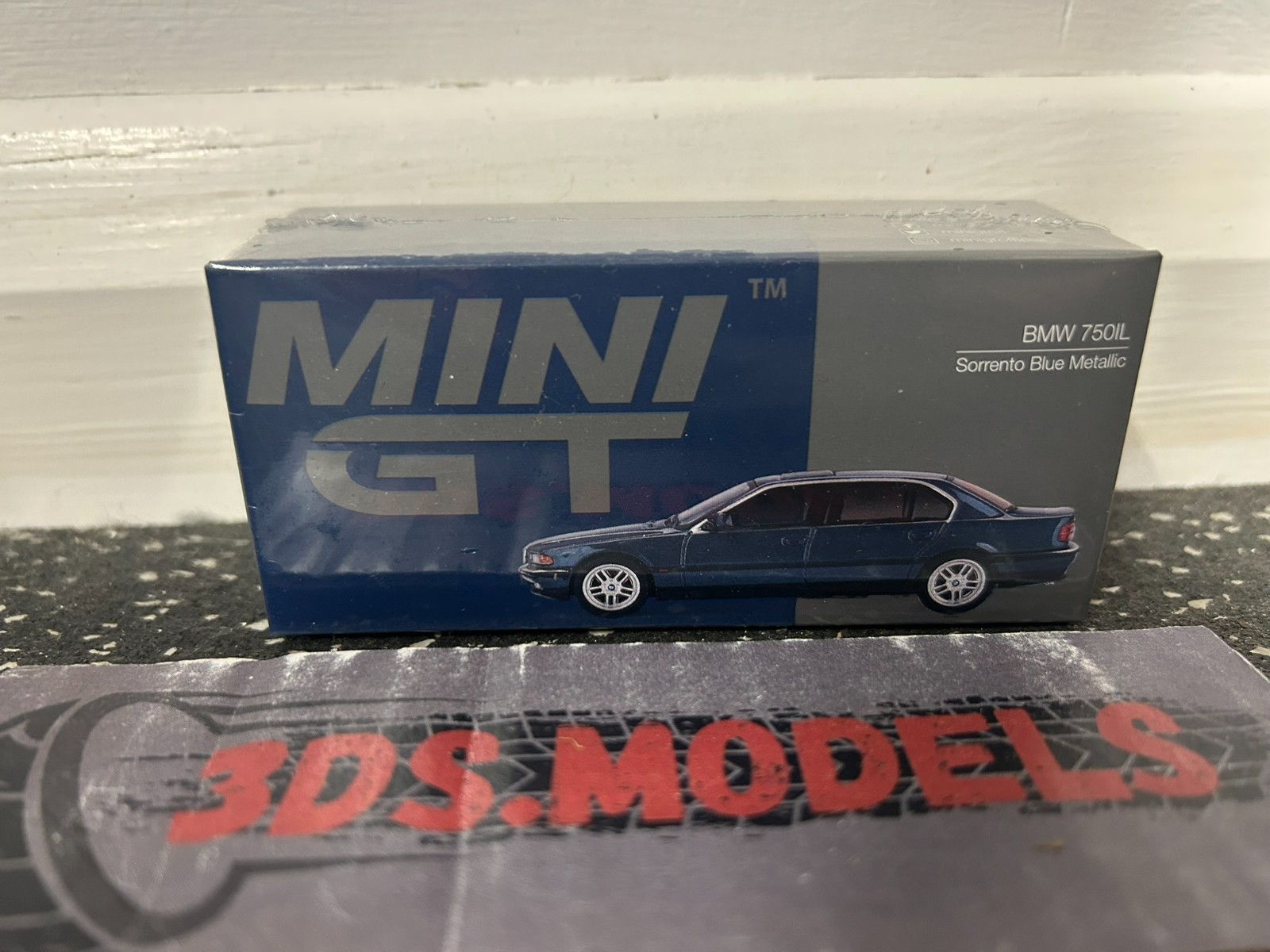 MINI GT BMW 750IL BLUE 1/64 *COMBINE POSTAGE*