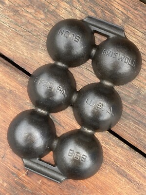 Griswold Cast Iron No. 19 Golf Ball Brownine Pan