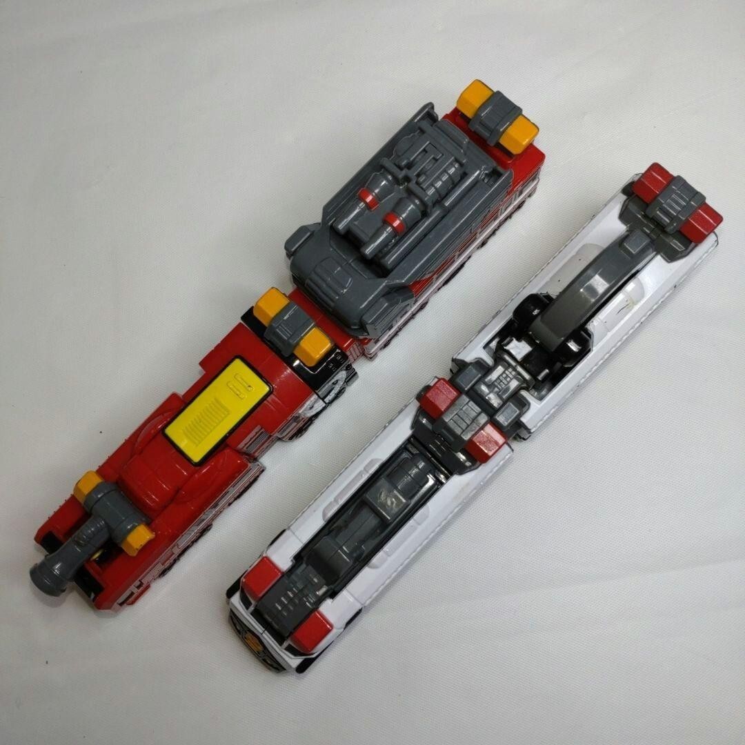 TSKジャズレンジャーとファイター POWER RANGERS TOQGER DX Police + Fire Ressha Gattai Zord Rail